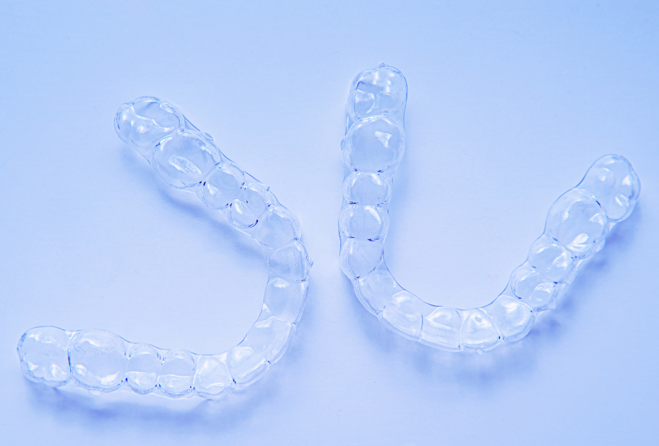 Clear aligners trays showing teeth alignment treatment – retainers vs clear aligners concept.